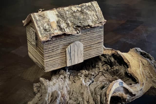 Mike Nowill's Yorkshire Barn wood sculpture
