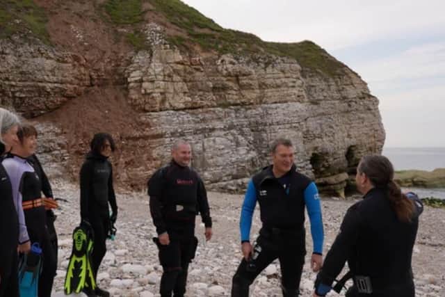 Robert E Fuller (second right) chats with Snorkelling Environmental Adventure members. Image courtesy of Robert E Fuller