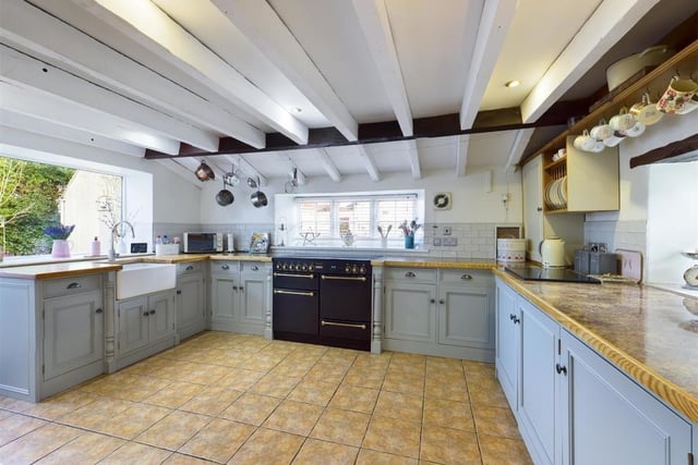 A stunning, well equipped kitchen with diner.