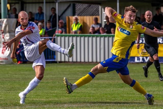 Nicky Walker leaves Whitby Town and joins Guiseley