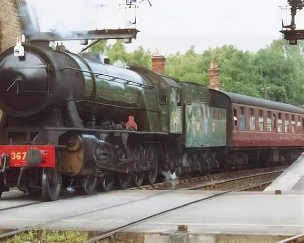 3672 Dame Vera Lynn. Photo by John Holdsworth