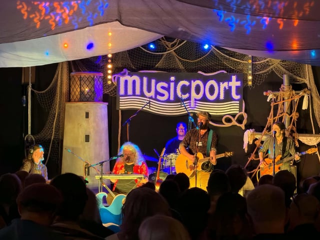 The brilliant Mackie brought the festival to a close.
