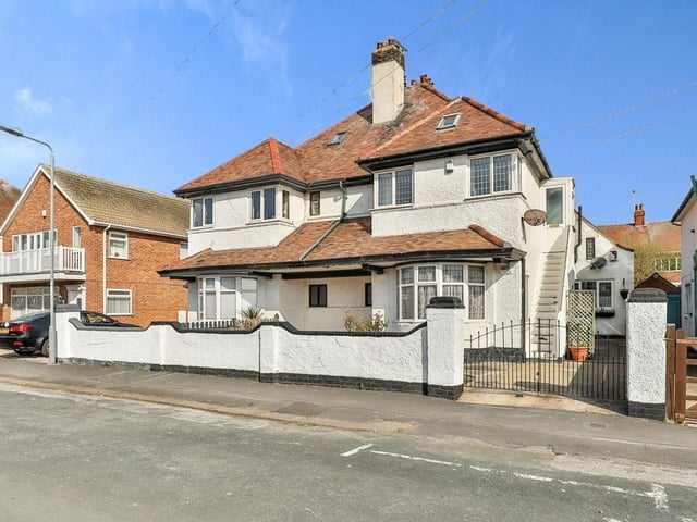 This one bedroom flat is for sale with Reeds Rains for £145,000.