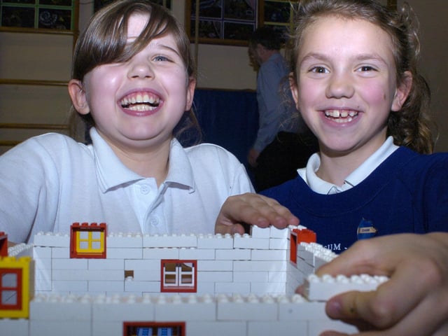 Electric lego session at Sleights School - Paige Stevenson and Maddalena Mastrolonardo
w101106b