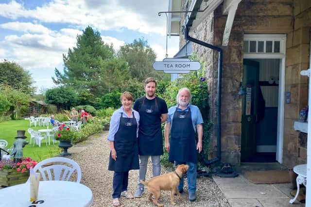 The business, including self catering accommodation, bed and breakfast and
tea room, is run by Barbara, Steve and their son Jon.