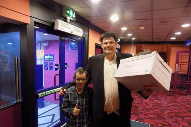 Jeb meets The Chase's Beat Mark Labbett.