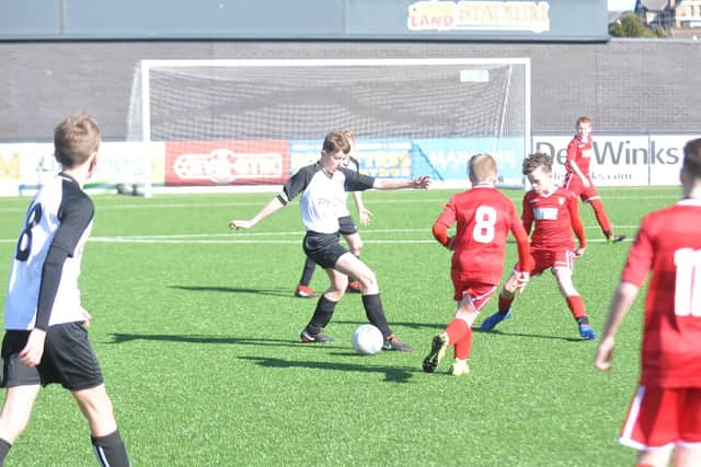 Hull United Blacks get on the ball against Boro Under-12s
