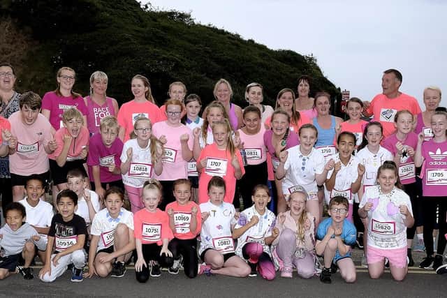 Barrowcliff School cheer before the race.