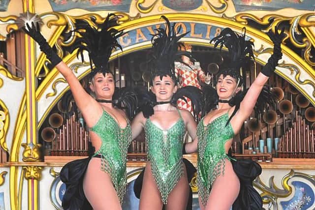 2018 - Dancers entertain the crowds