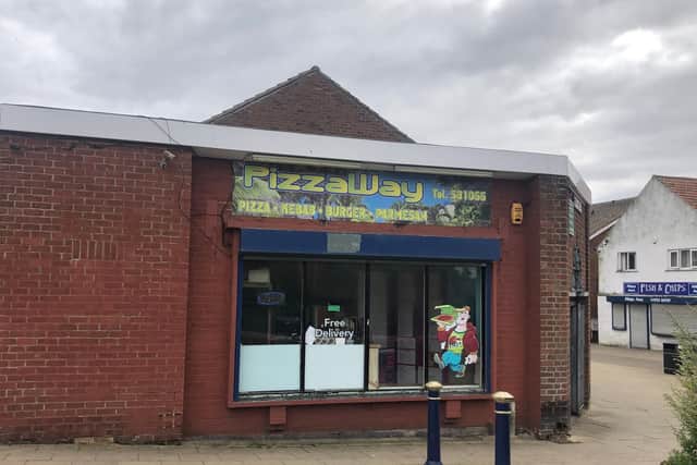 Pizza shop. 
Overall user rating: 5.4/6. Food quality: 5.3/6. Delivery Time: 5.5/6. Service: 5.4/6.