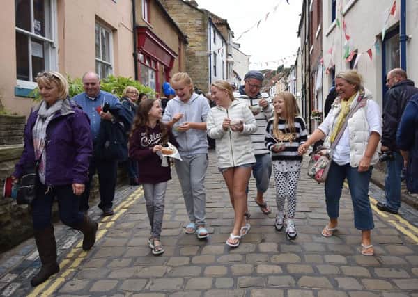 The Annual Staithes Arts Festival. A family enjoys their day out in Staithes .pic Richard Ponter  rp 1837250e