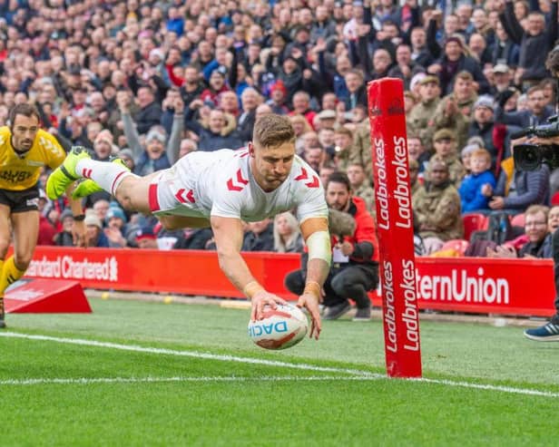 England's Tommy Makinson dives in for his first try (SWPix)