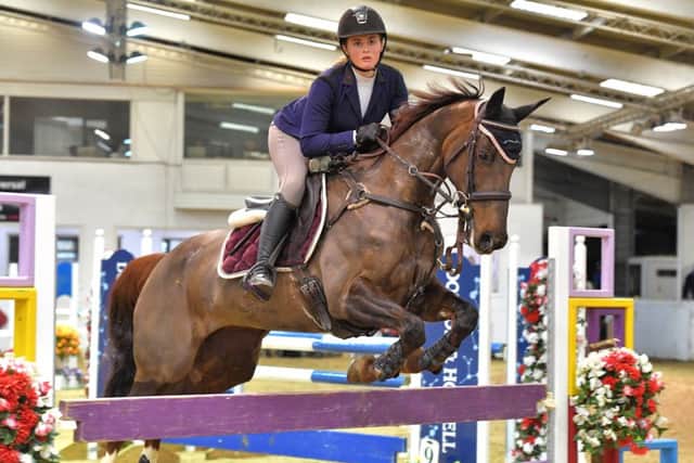 Lucy Carver claimed the SEIB Winter Novice Qualifier win during a competition at the Arena UK Equestrian Centre in Lincolnshire.