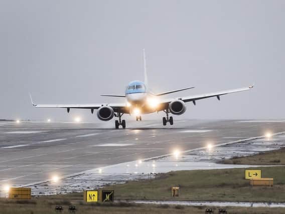 The study fromBuyagift used worldwide aviation data to revealexactly how many people will be flying into the UKin time for Christmas