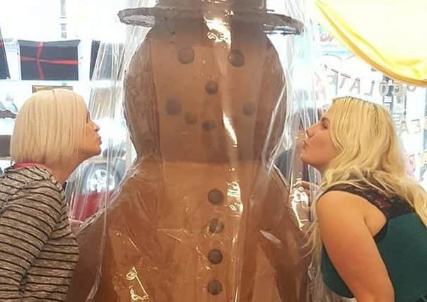 A kiss for the snowman!