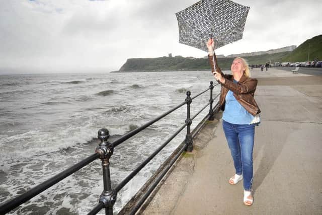Strong winds, heavy rain and overnight frosts are forecast for the weekend.