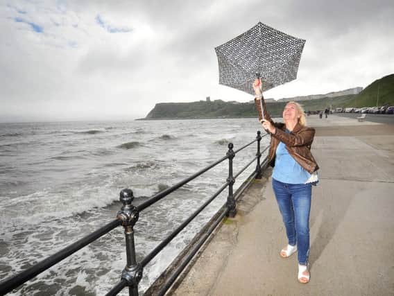 Strong winds, heavy rain and overnight frosts are forecast for the weekend.