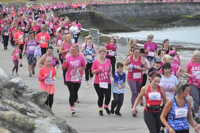 Race for Life in Scarborough 2018..Enjoying the evening . pic Richard Ponter 183665m