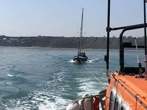 The lifeboat tows the yacht to Scarborough
