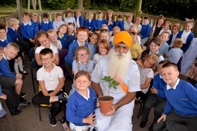 Roop Singh is pictured with Braeburn Year 2 pupils.
