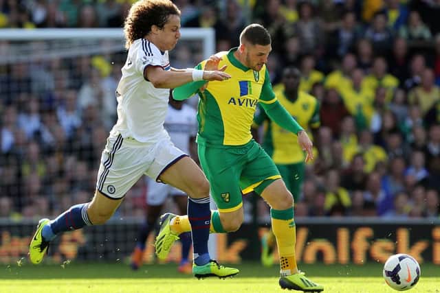Chelsea's David Luiz (left) and Norwich City's Gary Hooper battle for the ball during the Barclays Premier League match at Carrow Road, Norwich. PRESS ASSOCIATION Photo. Picture date: Sunday October 6, 2013. See PA story SOCCER Norwich. Photo credit should read: Chris Radburn/PA Wire. RESTRICTIONS: Editorial use only. Maximum 45 images during a match. No video emulation or promotion as 'live'. No use in games, competitions, merchandise, betting or single club/player services. No use with unofficial audio, video, data, fixtures or club/league logos.