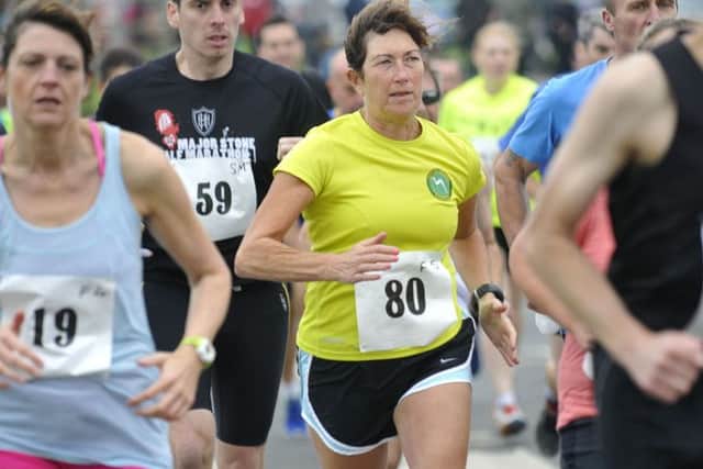 Filey 10k.Running hard. .pic Richard Ponter 143847h
