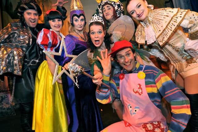 Spa Panto . Stuart Metcalfe, Louise Willoughby,Linda Newport ,Clair Beck,Ian Moore,Naomi Fox. Front Dale Ibbetson. Pic Richard Ponter 145013a