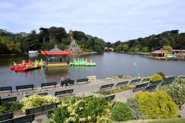 For Cafe Tasters, Peasholm Cafe, in Peasholm Park. The view over Peasholm lake from the cafe terrace. 0937137f
pic Andrew Higgins 14/09/09 in Features