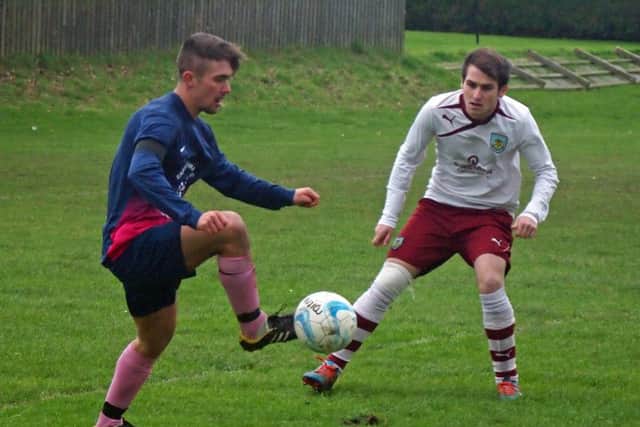 Trafs Luke Jones keeps possession under pressure. 152138f.