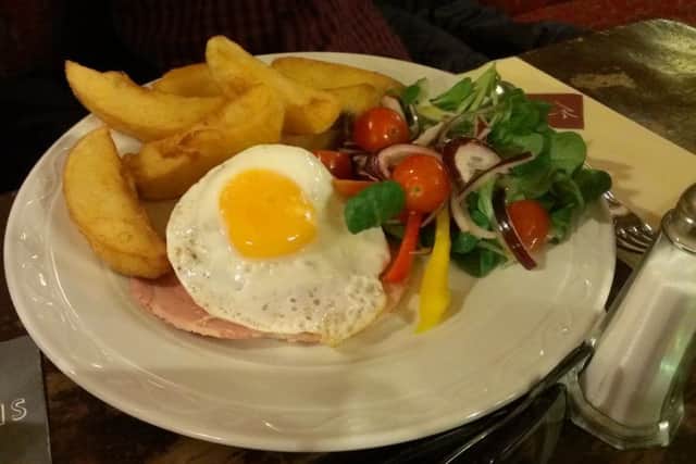 Kids' ham,egg, chips and salad