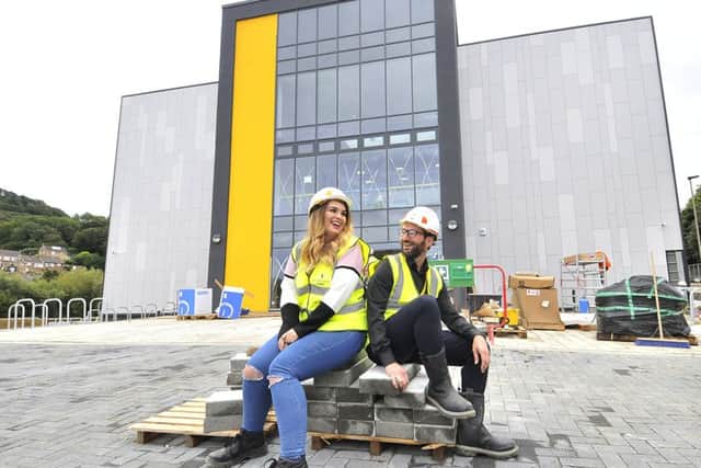 Coventry University Scarborough Campus. Student Jessica Williams chats to Steven Knowles (Student Recruitment and Marketing Manager ) .pic Richard Ponter 163418a