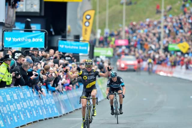 The dramatic finish to the 2016 race