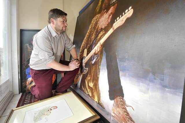 Angus Ashworth with a Keith Richards lithograph..pic Richard Ponter 170707b