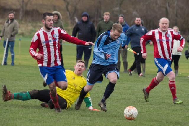 Darren Clough skips his way past Jonny Hunter to put the hosts Filey 1-0 up.
SL-152323d