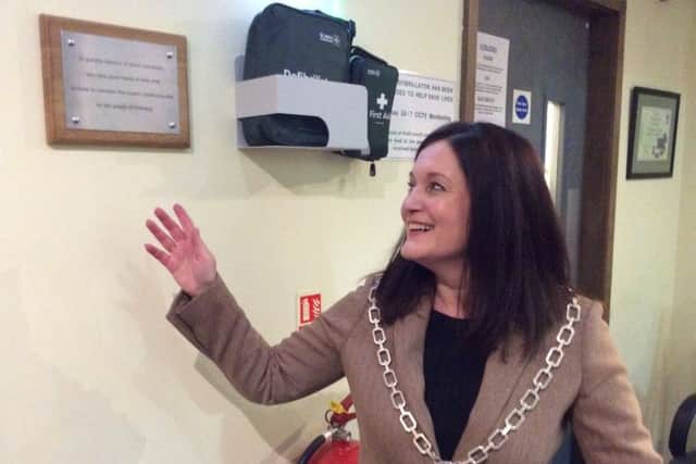The Mayor of Pickering Helene Haythorne unveils a plaque at the Memorial Hall.
